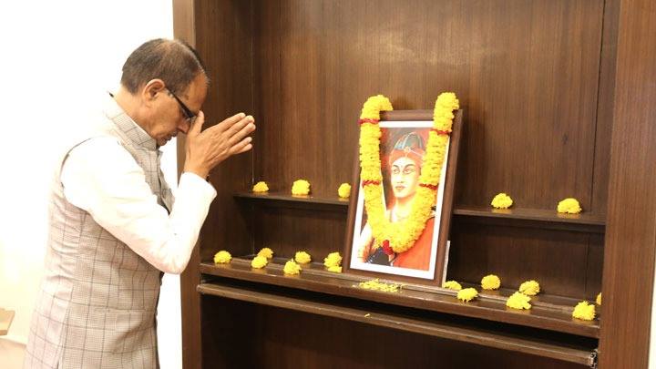 वीरांगना रानी दुर्गावती के बलिदान दिवस पर हम जनता को सुशासन देने और देश पर सर्वस्व न्यौछावर करने का संकल्प लेते हैं : मुख्यमंत्री श्री चौहान